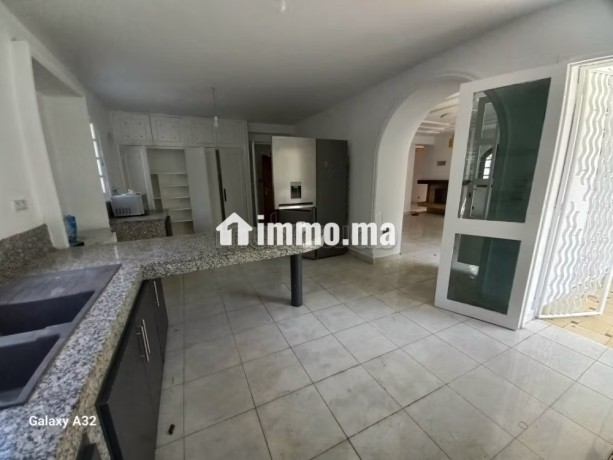 villa-de-haut-standing-a-louer-a-el-manar-el-hank-5-chambres-tout-confort-avec-cheminee-et-climatisation-big-11