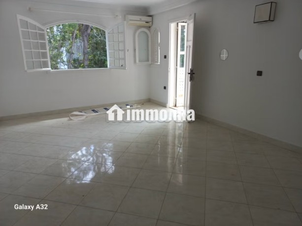 villa-de-haut-standing-a-louer-a-el-manar-el-hank-5-chambres-tout-confort-avec-cheminee-et-climatisation-big-2