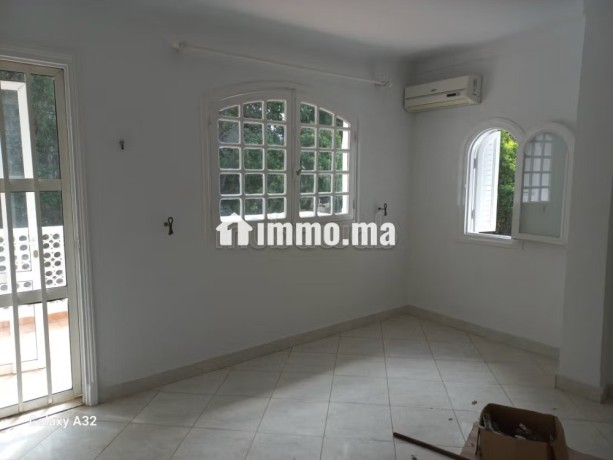 villa-de-haut-standing-a-louer-a-el-manar-el-hank-5-chambres-tout-confort-avec-cheminee-et-climatisation-big-4