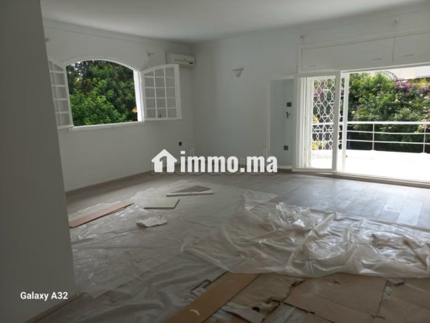 villa-de-haut-standing-a-louer-a-el-manar-el-hank-5-chambres-tout-confort-avec-cheminee-et-climatisation-big-6