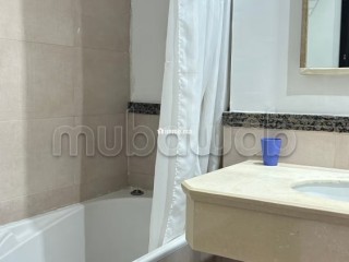 Location d'un appartement à De La Plage. Surface totale 95 m². Porte blindée, salon marocain traditionnel - Appartement à vendre - Tanger
