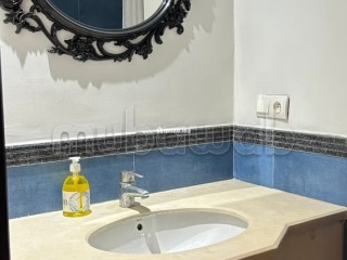 Location d'un appartement à De La Plage. Surface totale 95 m². Porte blindée, salon marocain traditionnel - Appartement à vendre - Tanger