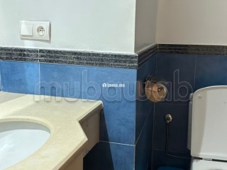 Location d'un appartement à De La Plage. Surface totale 95 m². Porte blindée, salon marocain traditionnel - Appartement à vendre - Tanger