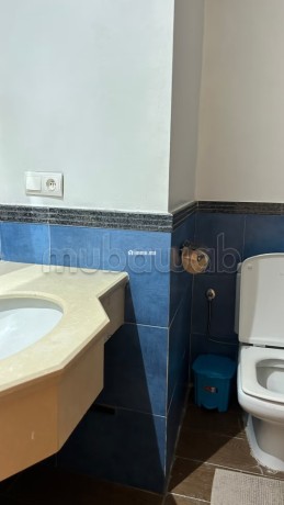 location-dun-appartement-a-de-la-plage-surface-totale-95-m2-porte-blindee-salon-marocain-traditionnel-big-17
