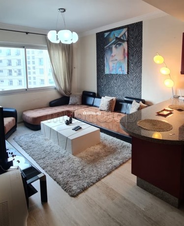 appartements-a-louer-a-de-la-plage-1-piece-salon-traditionnel-et-porte-blindee-big-0