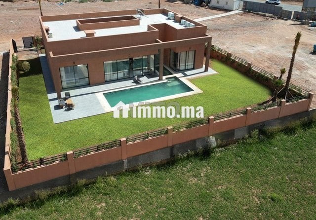 villas-plain-pied-4-suites-piscine-big-1