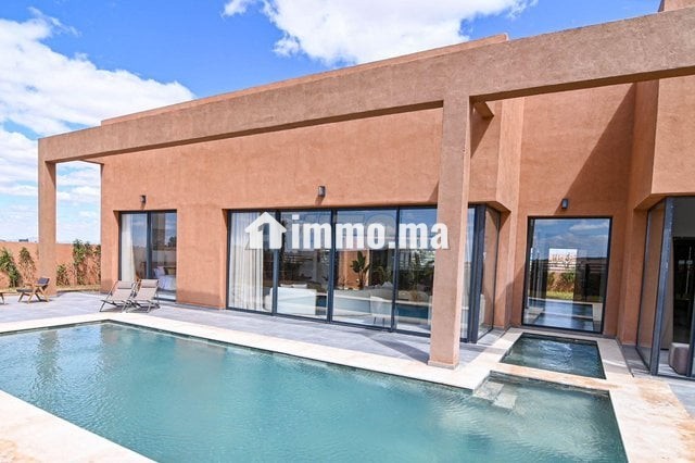 villas-plain-pied-4-suites-piscine-big-2