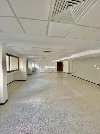 plateau-de-bureau-200m2-400m2-600m2-av-far-big-3