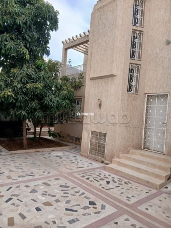 vente-villa-de-luxe-a-riyad-4-grandes-pieces-terrasse-et-jardin-big-0