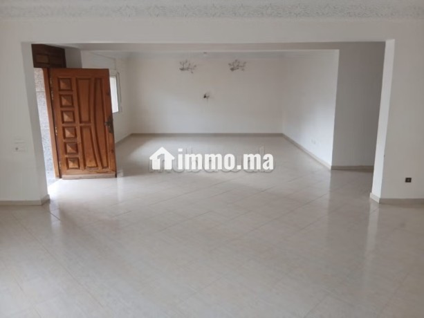 vente-villa-de-luxe-a-riyad-4-grandes-pieces-terrasse-et-jardin-big-7