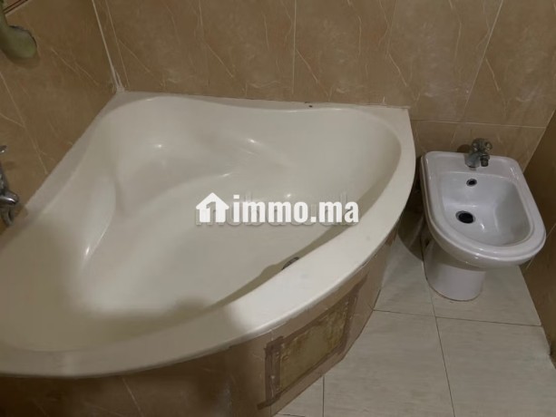 tres-bel-appartement-en-location-a-franceville-surface-de-90-m2-salon-typique-marocain-residence-securisee-big-4