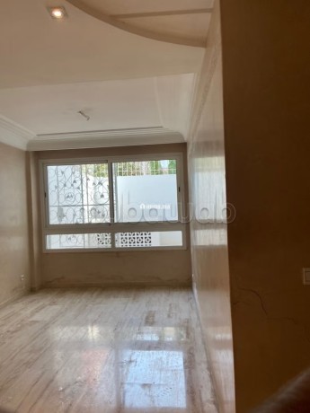 tres-bel-appartement-en-location-a-franceville-surface-de-90-m2-salon-typique-marocain-residence-securisee-big-7