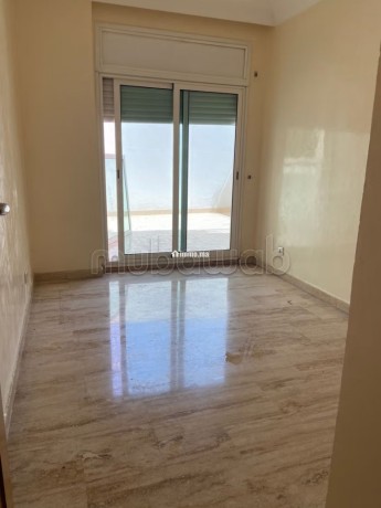 tres-bel-appartement-en-location-a-franceville-surface-de-90-m2-salon-typique-marocain-residence-securisee-big-8