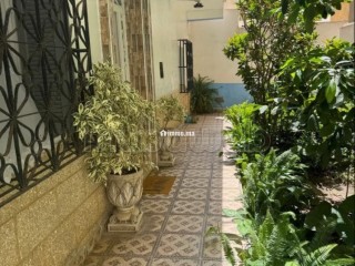 location-dun-appartement-a-mdiq-2-chambres-agreables-salon-marocain-securite