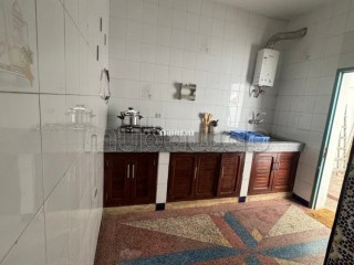 Location d'un appartement à M'Diq. 2 chambres agréables. Salon Marocain, sécurité - Appartement à vendre