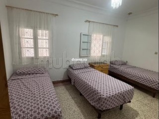 Location d'un appartement à M'Diq. 2 chambres agréables. Salon Marocain, sécurité - Appartement à vendre