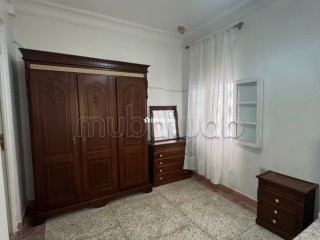 Location d'un appartement à M'Diq. 2 chambres agréables. Salon Marocain, sécurité - Appartement à vendre