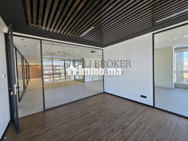 plateau-bureau-premium-a-louer-amenage-big-3