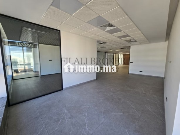plateau-bureau-premium-a-louer-amenage-big-5