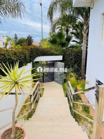 vente-dune-villa-de-378-m2-bir-rami-el-menzeh-big-0