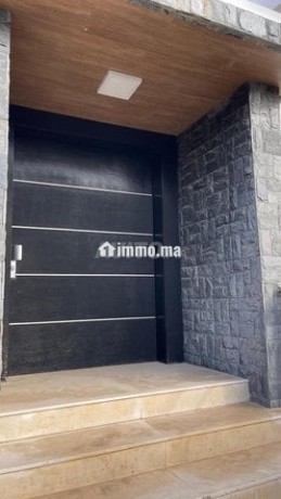 vente-dune-villa-de-378-m2-bir-rami-el-menzeh-big-1