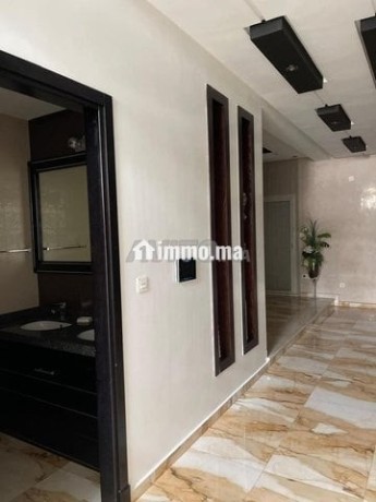 vente-dune-villa-de-378-m2-bir-rami-el-menzeh-big-5