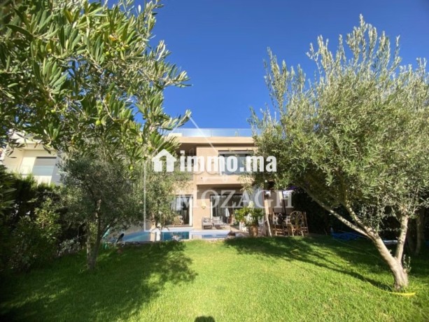 magnifique-villa-piscine-sur-residence-golfique-big-2