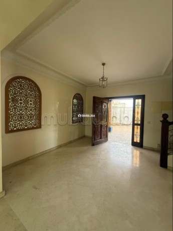location-villa-non-meublee-5-belles-chambres-piscine-et-cheminee-big-12
