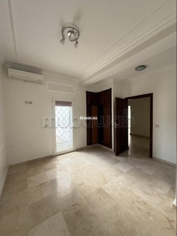 location-villa-non-meublee-5-belles-chambres-piscine-et-cheminee-big-14