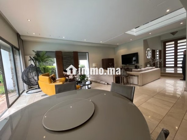 maison-de-haut-standing-a-vendre-a-ain-diab-4-chambres-porte-blindee-et-systeme-de-double-vitrage-big-2