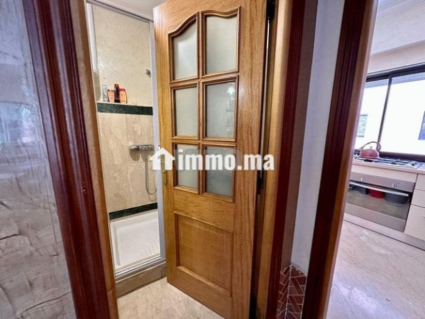 studio-meuble-piscine-av-m6-pres-palais-congres-big-7