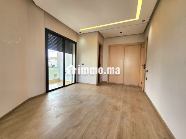 tres-bel-appartement-en-location-a-oasis-surface-totale-60-m2-fenetres-avec-double-vitrage-et-porte-blindee-big-6