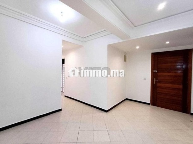 studio-h-stand-74m2-terrasse-05mn-yaacoub-mansour-big-3