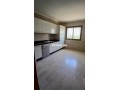 spacieux-appartement-vide-4-chambres-small-4