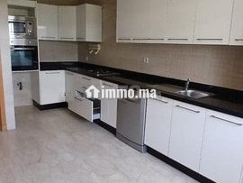 spacieux-appartement-vide-4-chambres