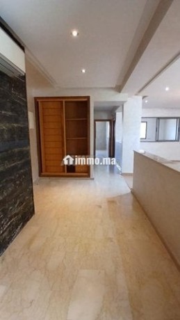 spacieux-appartement-vide-4-chambres-big-2