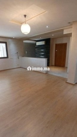 spacieux-appartement-vide-4-chambres-big-6