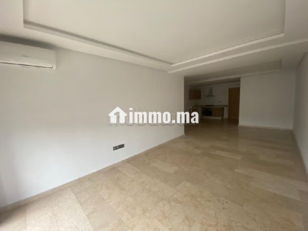 magnifique-studio-sans-vis-a-vis-a-vendre-big-1