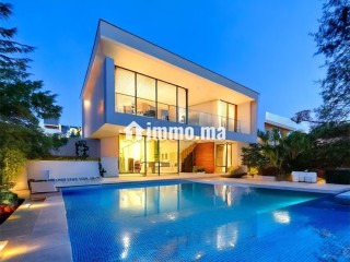 somptueuse-villa-angle-vue-sur-mer