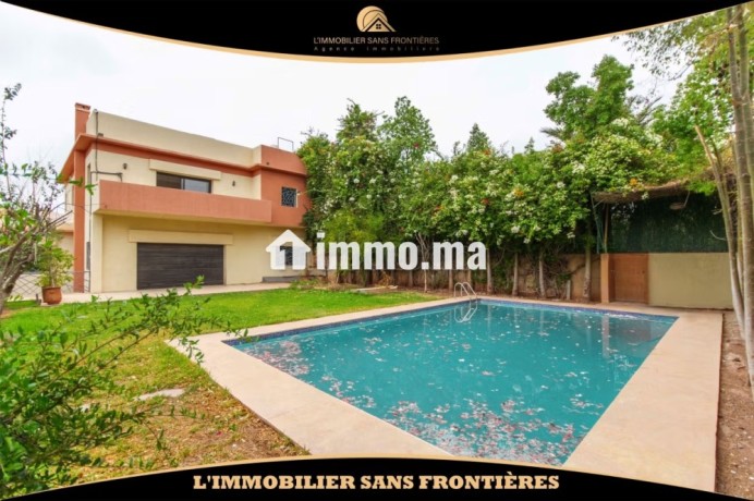 villa-vide-850-m2-a-louer-avec-piscine-privee-les-portes-big-0