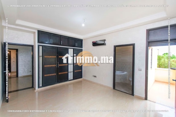 villa-vide-850-m2-a-louer-avec-piscine-privee-les-portes-big-9
