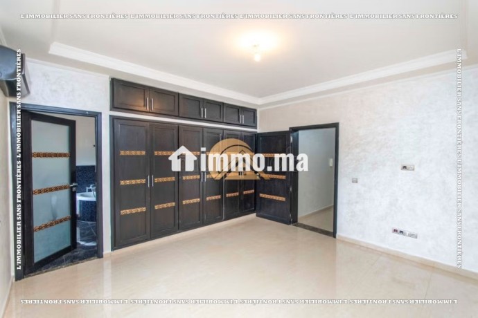 villa-vide-850-m2-a-louer-avec-piscine-privee-les-portes-big-11