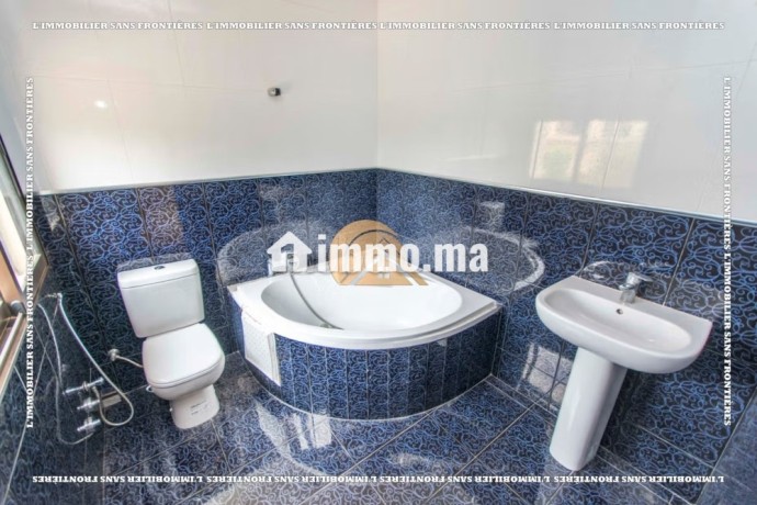 villa-vide-850-m2-a-louer-avec-piscine-privee-les-portes-big-12