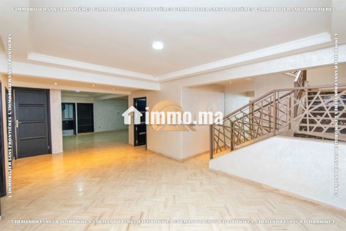 villa-vide-850-m2-a-louer-avec-piscine-privee-les-portes-big-18
