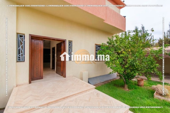 villa-vide-850-m2-a-louer-avec-piscine-privee-les-portes-big-1