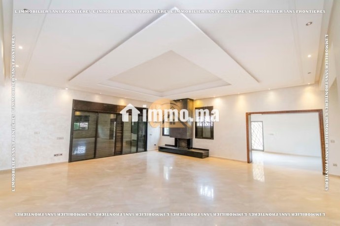 villa-vide-850-m2-a-louer-avec-piscine-privee-les-portes-big-2