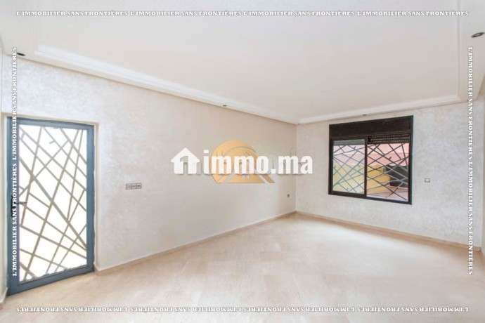 villa-vide-850-m2-a-louer-avec-piscine-privee-les-portes-big-4