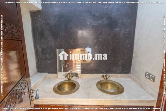 villa-vide-850-m2-a-louer-avec-piscine-privee-les-portes-big-6