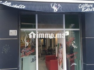 salon-de-coiffure-et-esthetique-a-vendre-equipe