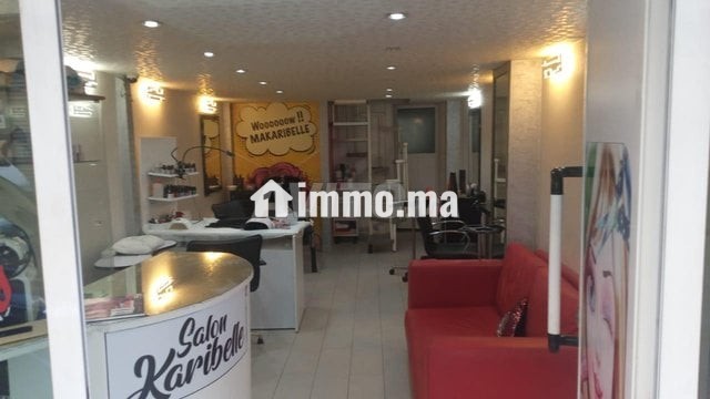 salon-de-coiffure-et-esthetique-a-vendre-equipe-big-2